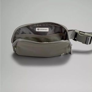 Lululemon belt bag dark green